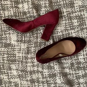 Velvet pumps